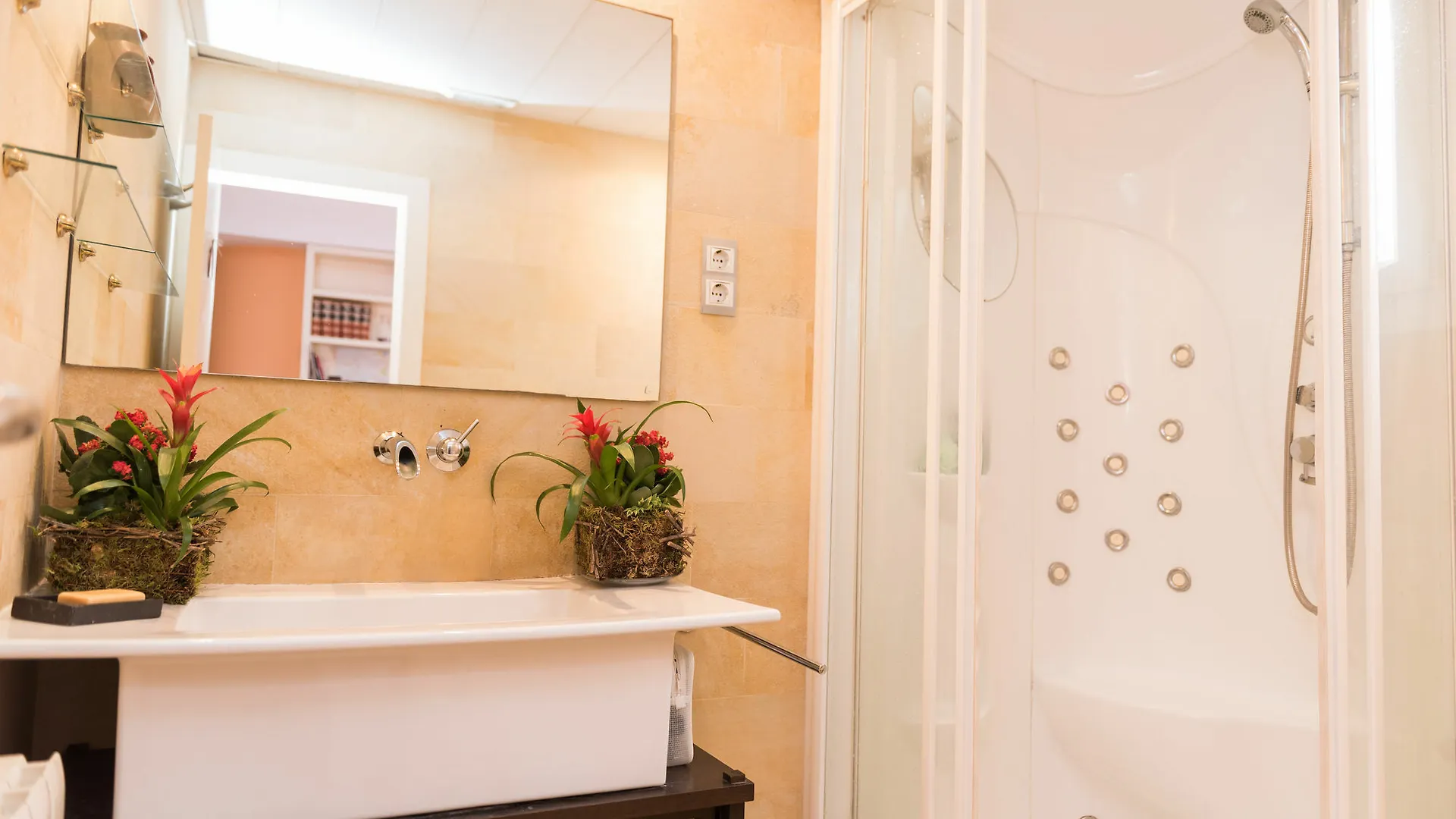 Go Barcelona Guest House