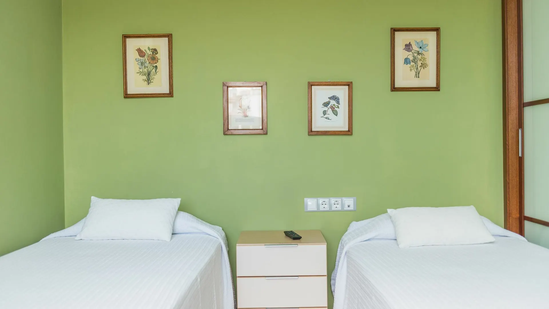 Go Barcelona Guest House 2*,